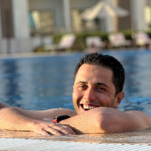 صورة عمر بس